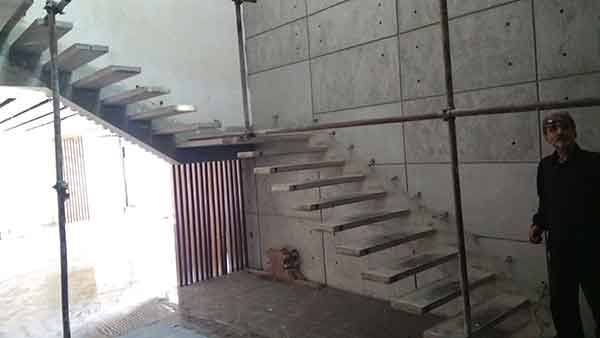 پله، کف پله و نرده فلزی و چوبی پله، کف پله و نرده فلزی و چوبی