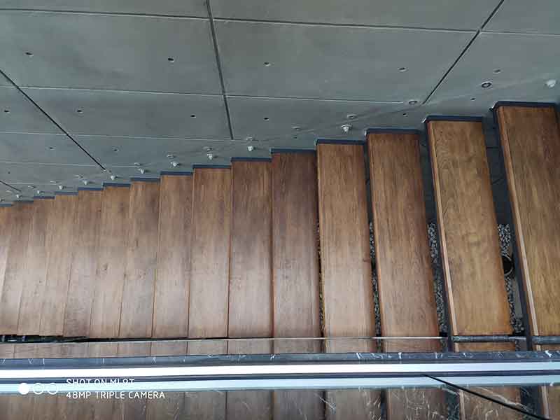 پله، کف پله و نرده فلزی و چوبی پله، کف پله و نرده فلزی و چوبی