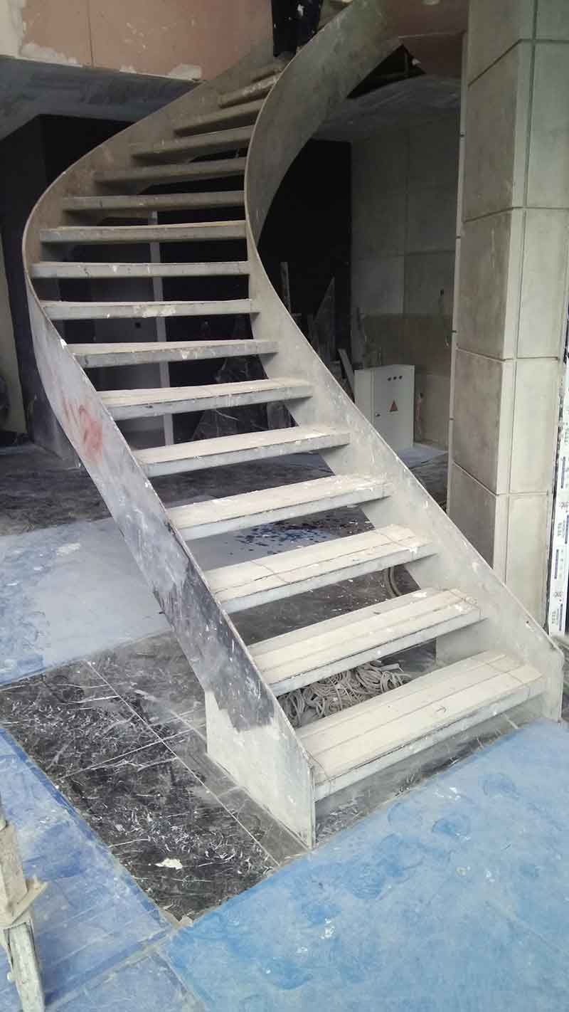 پله، کف پله و نرده فلزی و چوبی پله، کف پله و نرده فلزی و چوبی