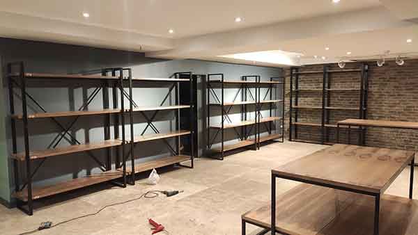 میز و صندلی و قفسه چوب و فلز میز و صندلی و قفسه چوب و فلز