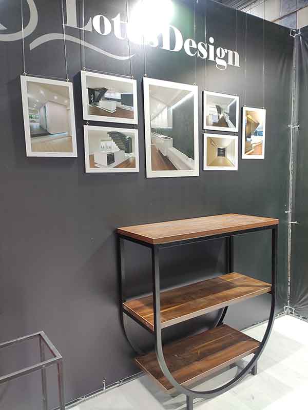 میز و صندلی و قفسه چوب و فلز میز و صندلی و قفسه چوب و فلز